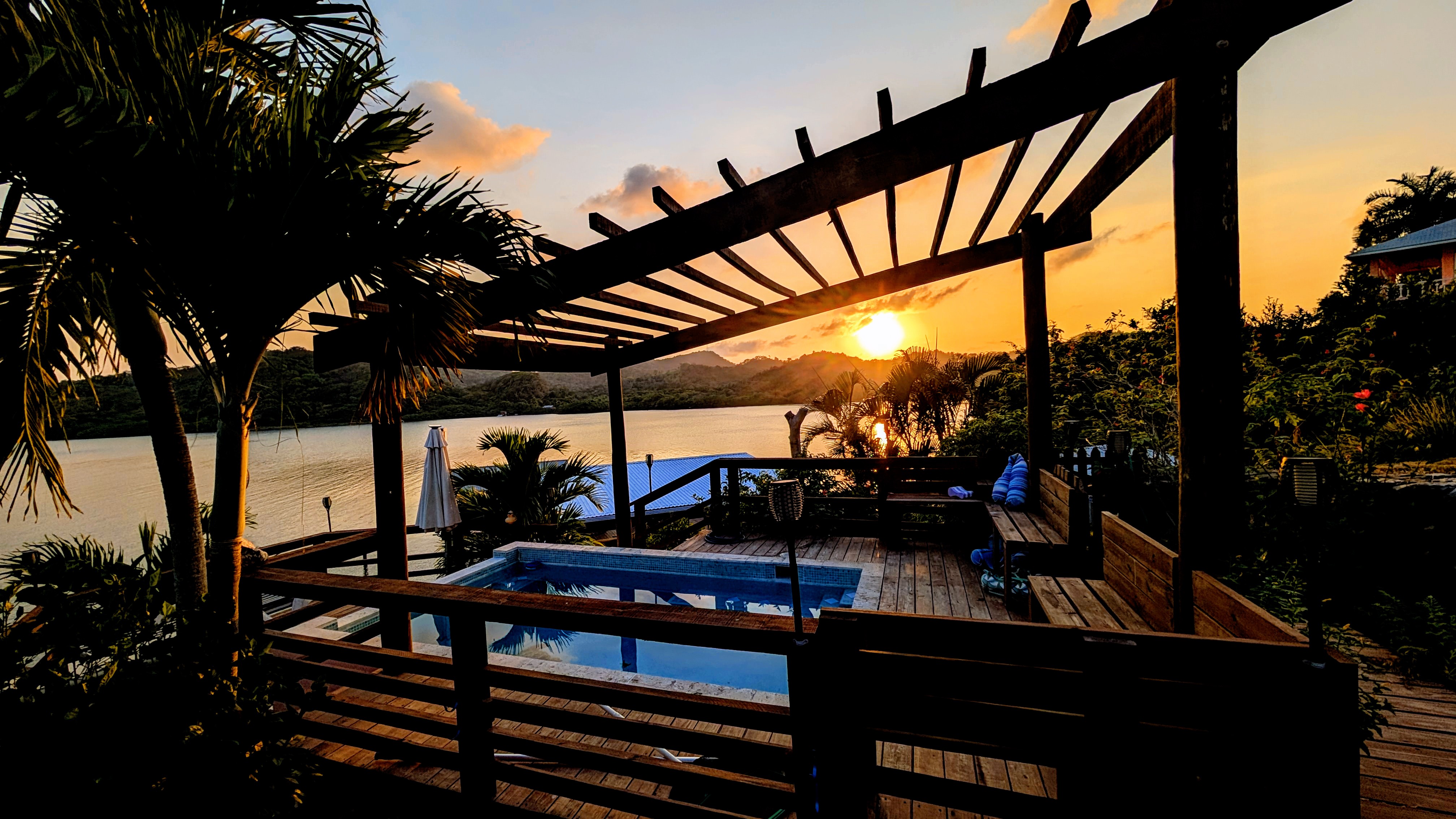 Infinity pool at sunset — El Palacio Rosa Roatan